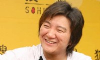 原创靠一首歌暴富春晚假唱名声扫地被骗破产仍开劳斯莱斯！