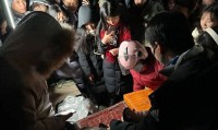争议不断清北学子追捧的网红摊主造假后卖惨博同情